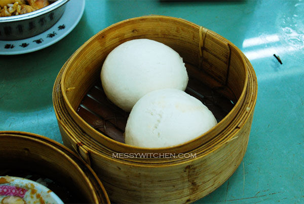 Salted Egg in Lotus Paste Bun (Lin Yong Pau) @ Lin Heung Tea House, Central, Hong Kong
